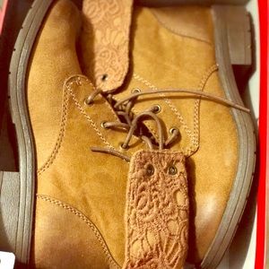 BNIB American Eagle brown boots size 9